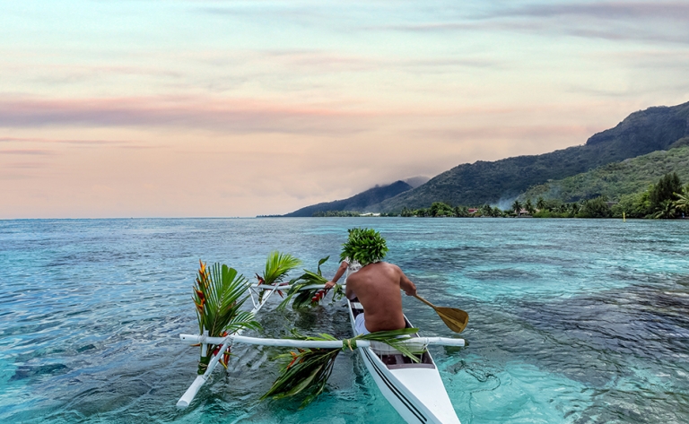 Échappée en pirogue sur le lagon