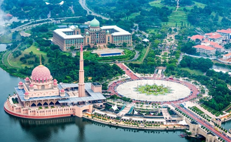 Putrajaya et Shah Alam