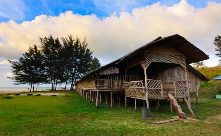 Visite d’une longhouse et rencontre avec les Ibans