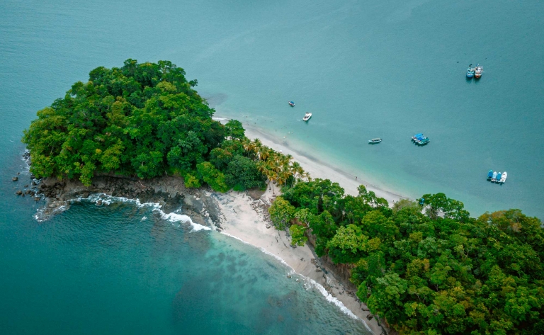 Les pieds dans les eaux du Pacifique