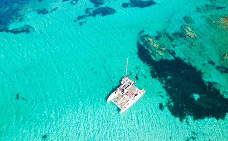 Catamaran dans le golfe de Naples
